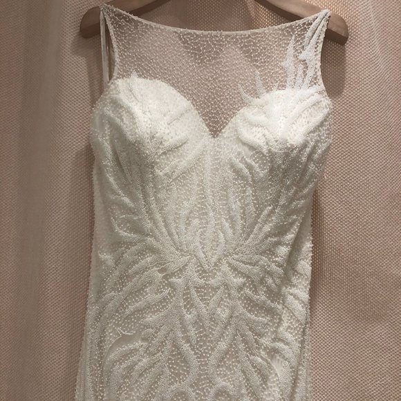 Fit and flare, illusion neckline, ivory, lots of beads - Picture 2 of 5